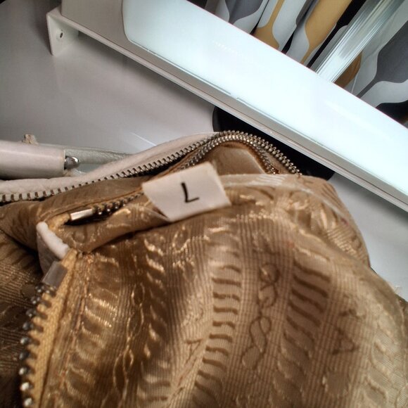 Vintage Prada Hobo Handbag Pebbled White Leather Medium Size - Picture 13 of 14